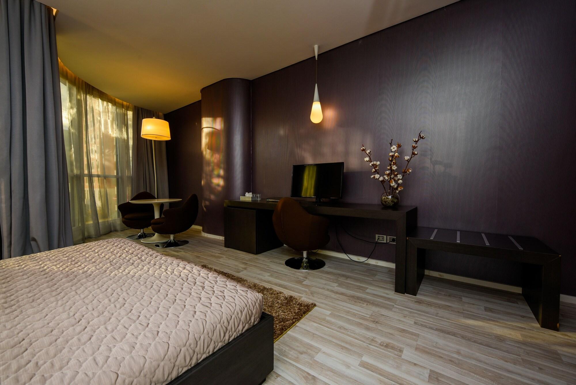 Sky Hotel Tirana Esterno foto