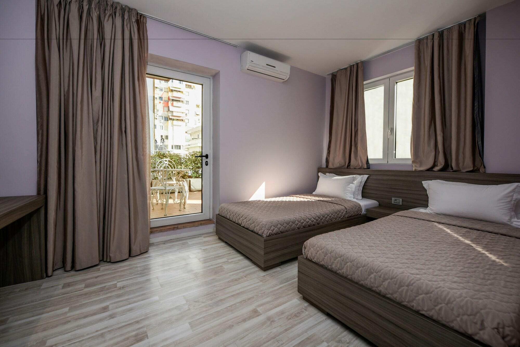 Sky Hotel Tirana Esterno foto