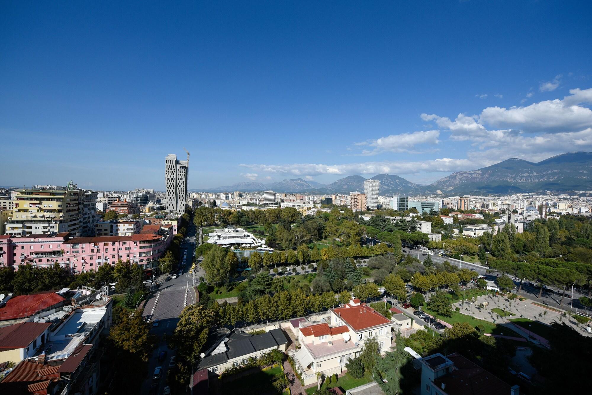 Sky Hotel Tirana Esterno foto