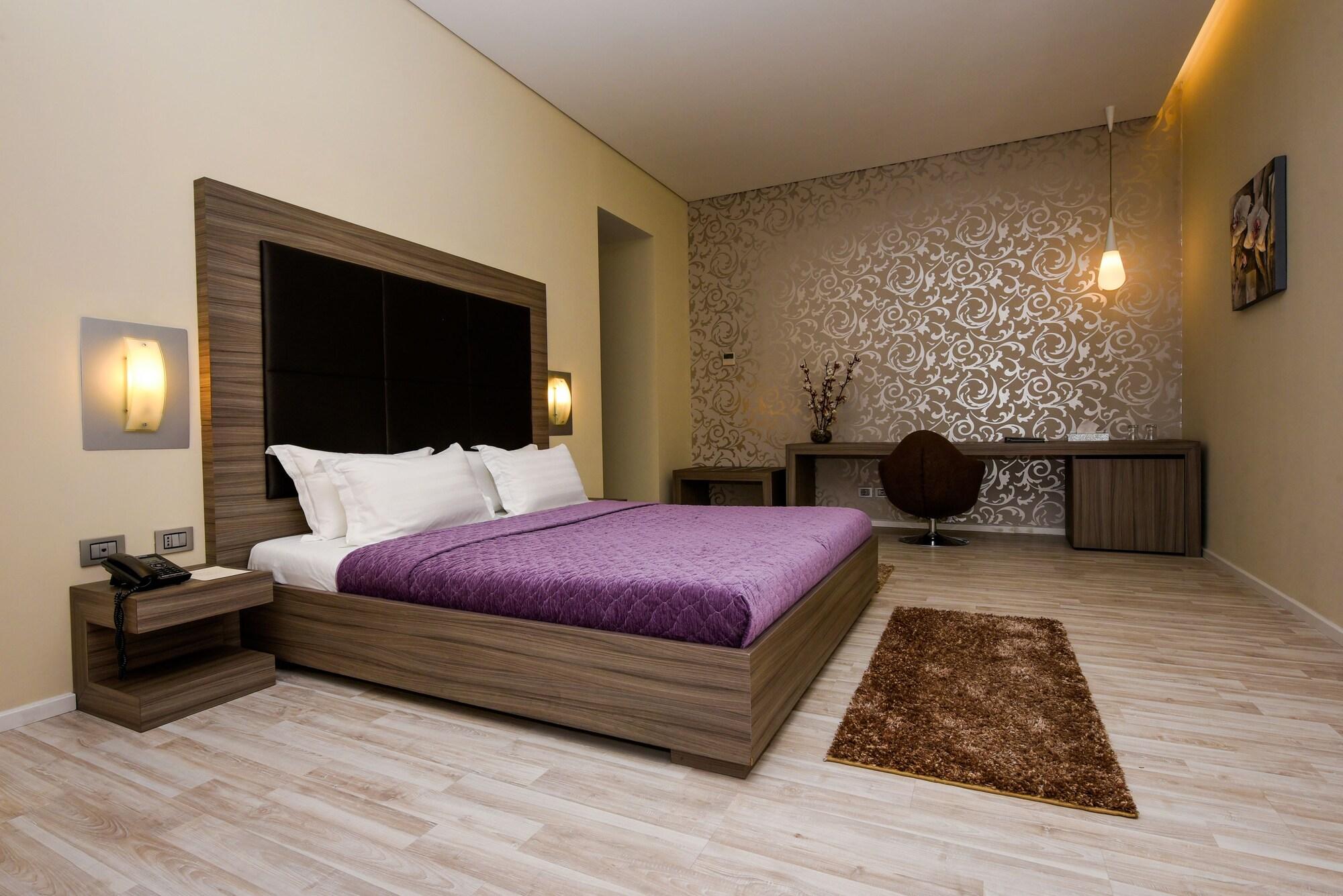 Sky Hotel Tirana Esterno foto