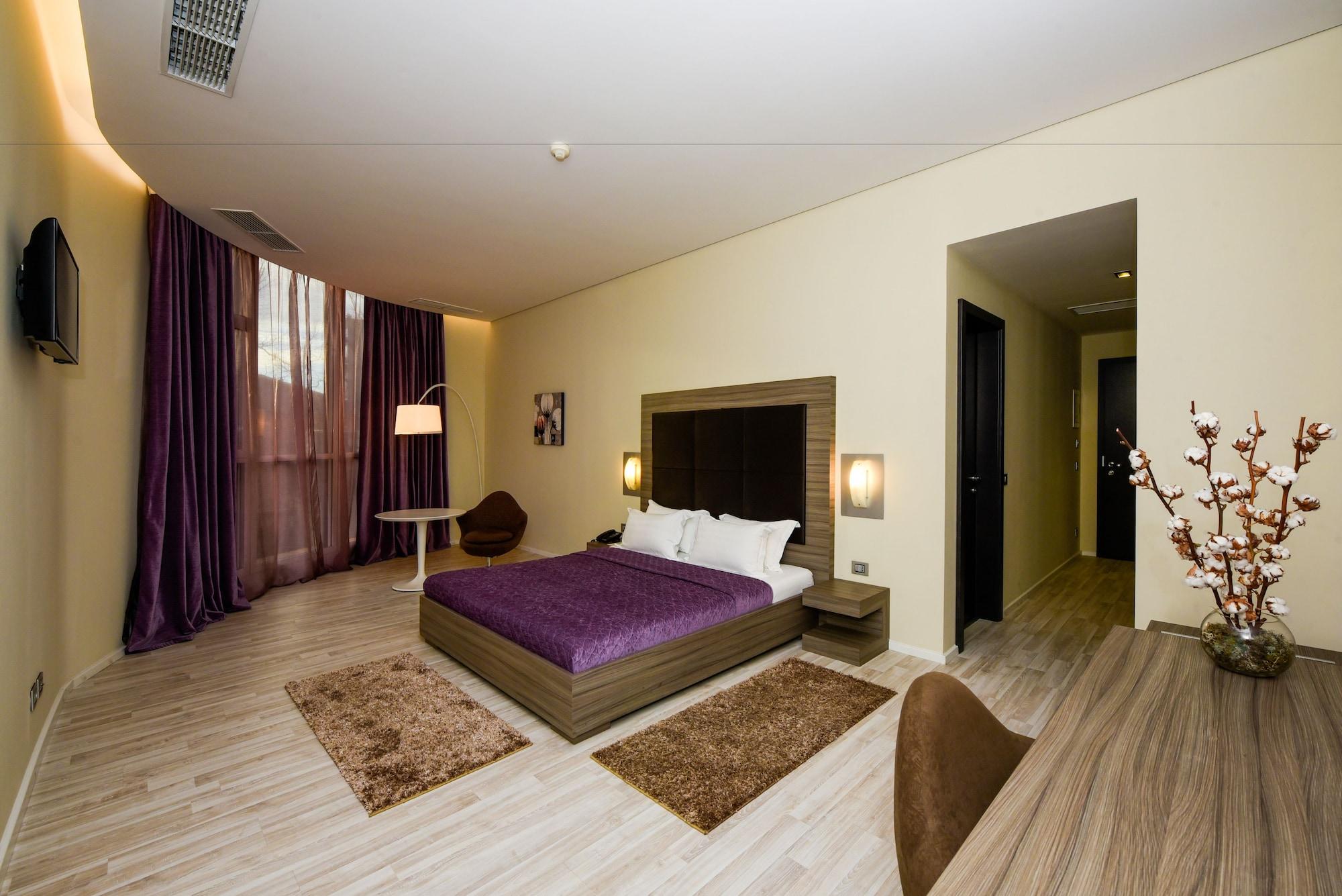 Sky Hotel Tirana Esterno foto
