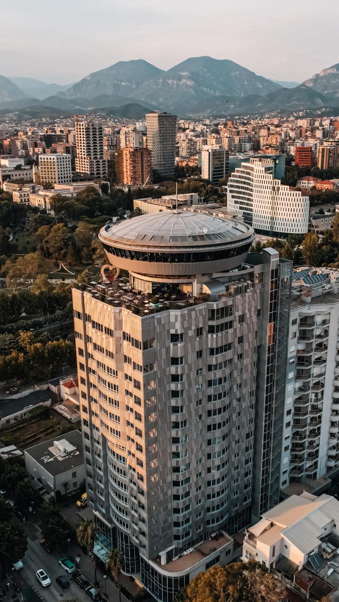 Sky Hotel Tirana Esterno foto