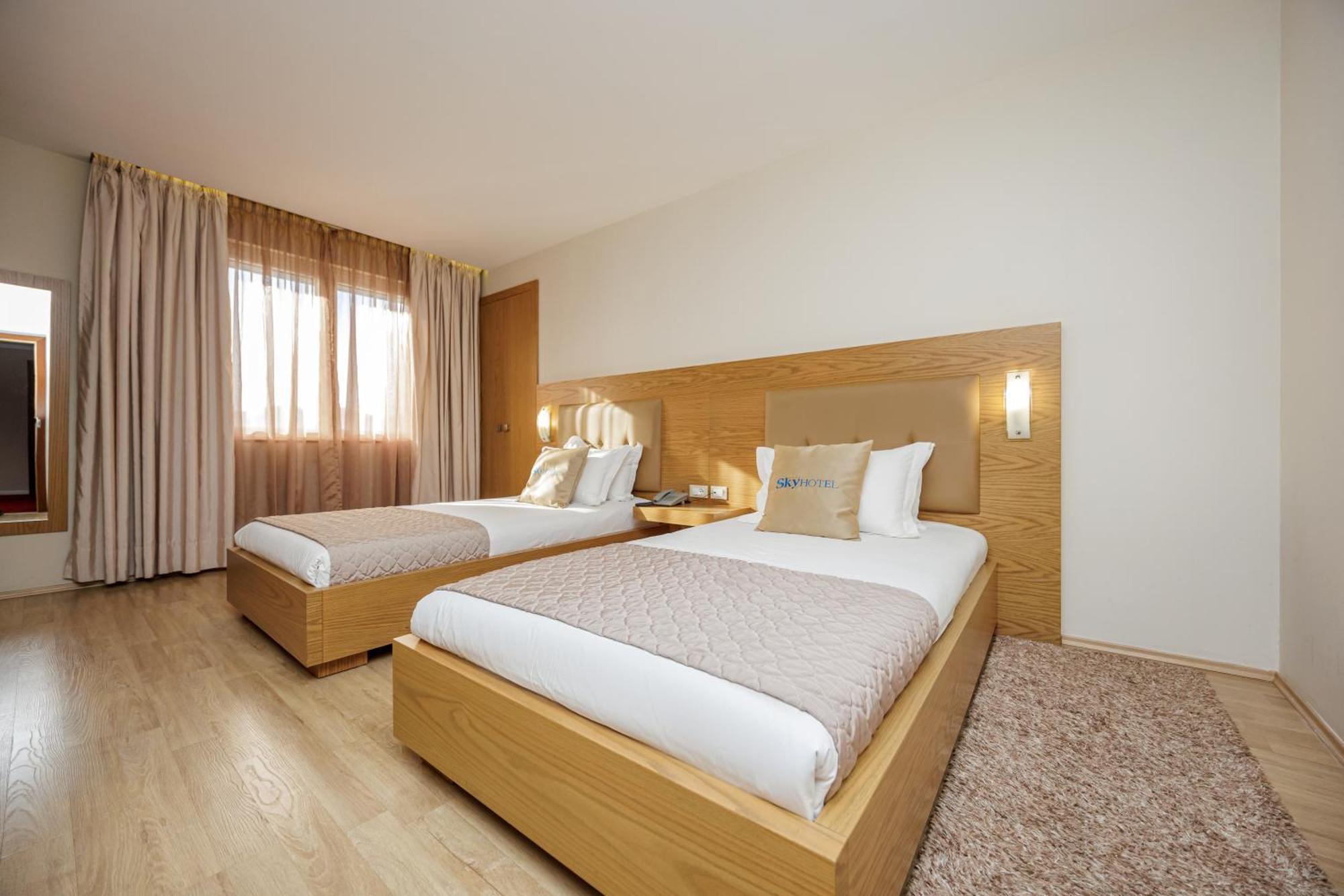 Sky Hotel Tirana Esterno foto