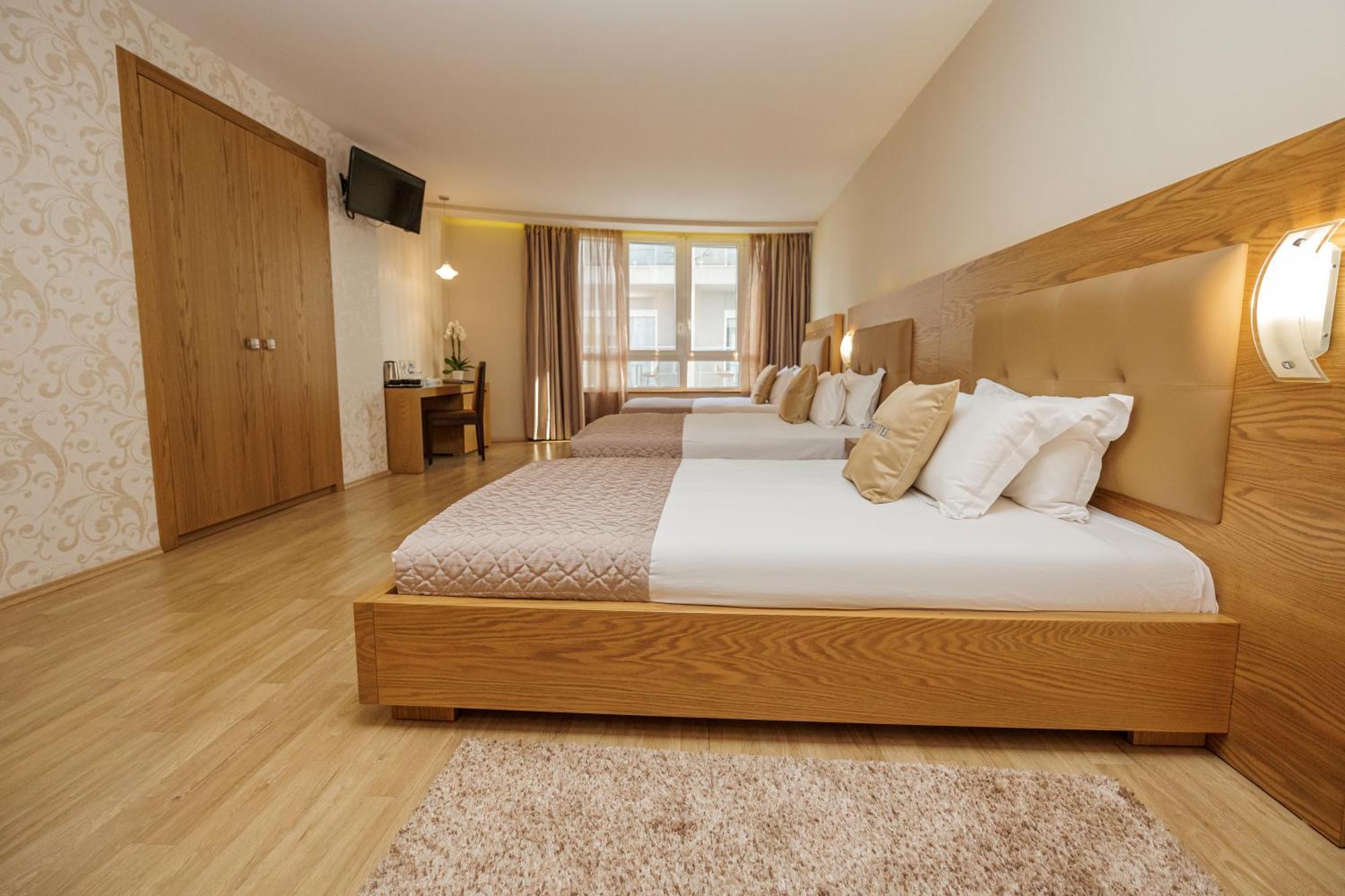 Sky Hotel Tirana Esterno foto
