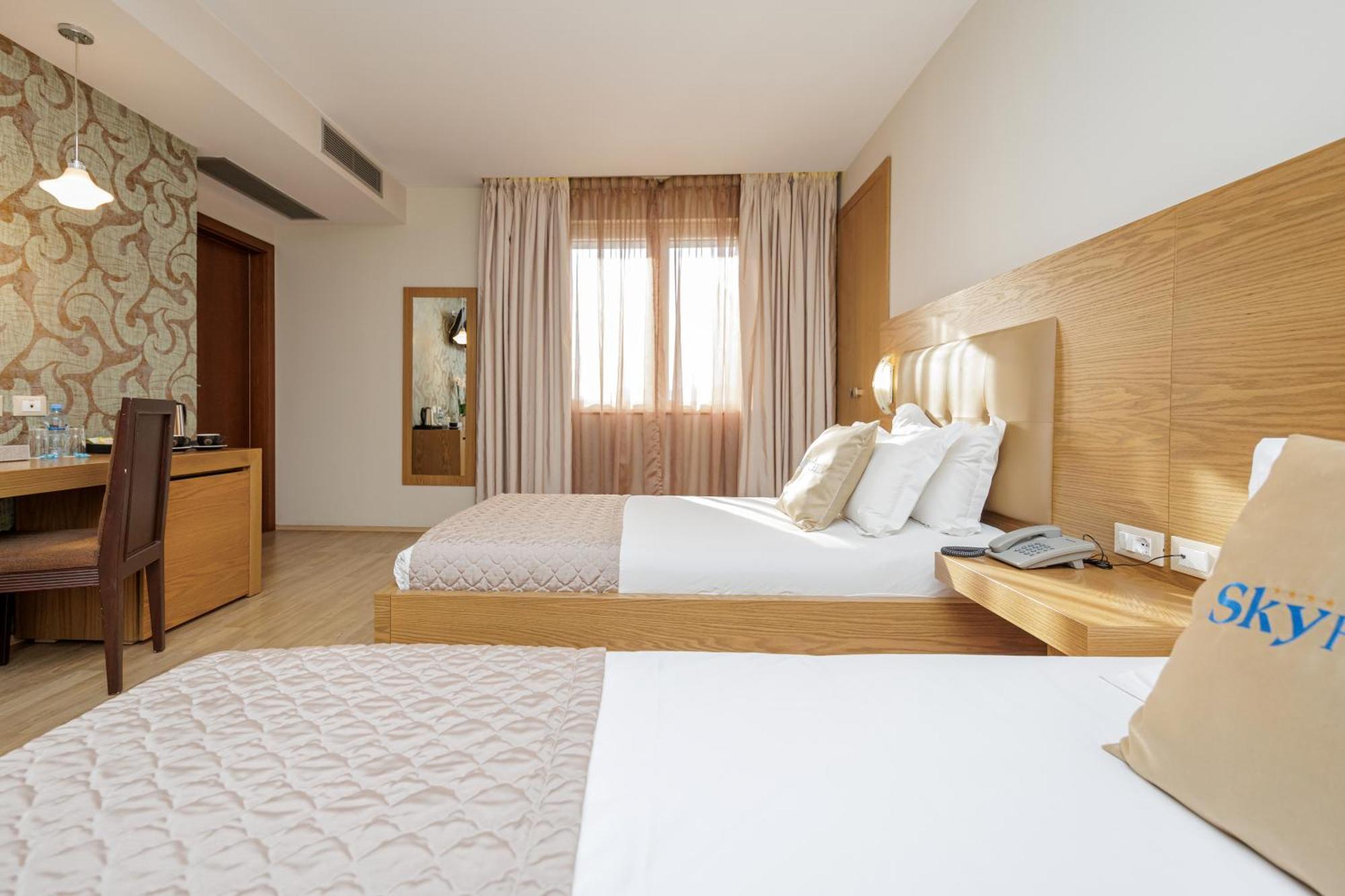 Sky Hotel Tirana Esterno foto