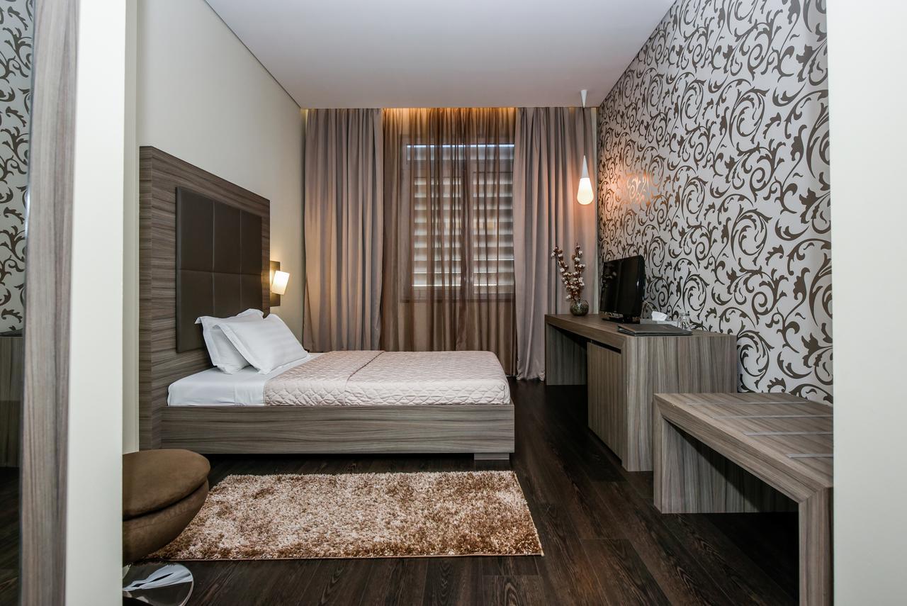 Sky Hotel Tirana Esterno foto